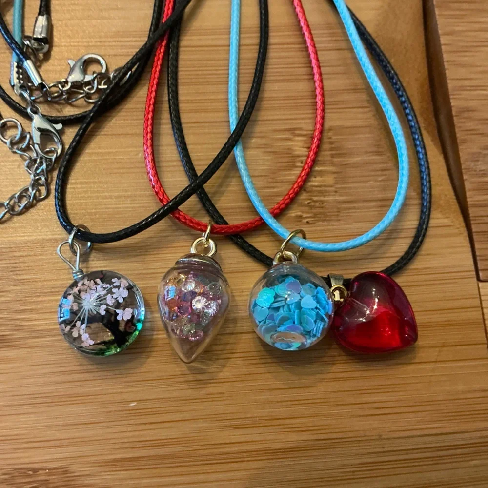 Set of 4 Pendant Necklace